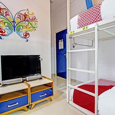 Oyo 91952 Oase Hostel Yogyakarta Esterno foto